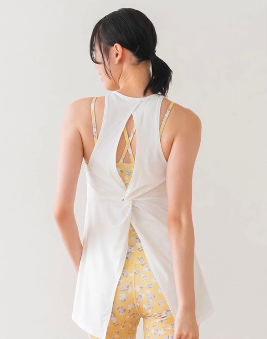 新品【SUKALA】フラワープリント タンクトップス&ブラトップ2点 LAVA