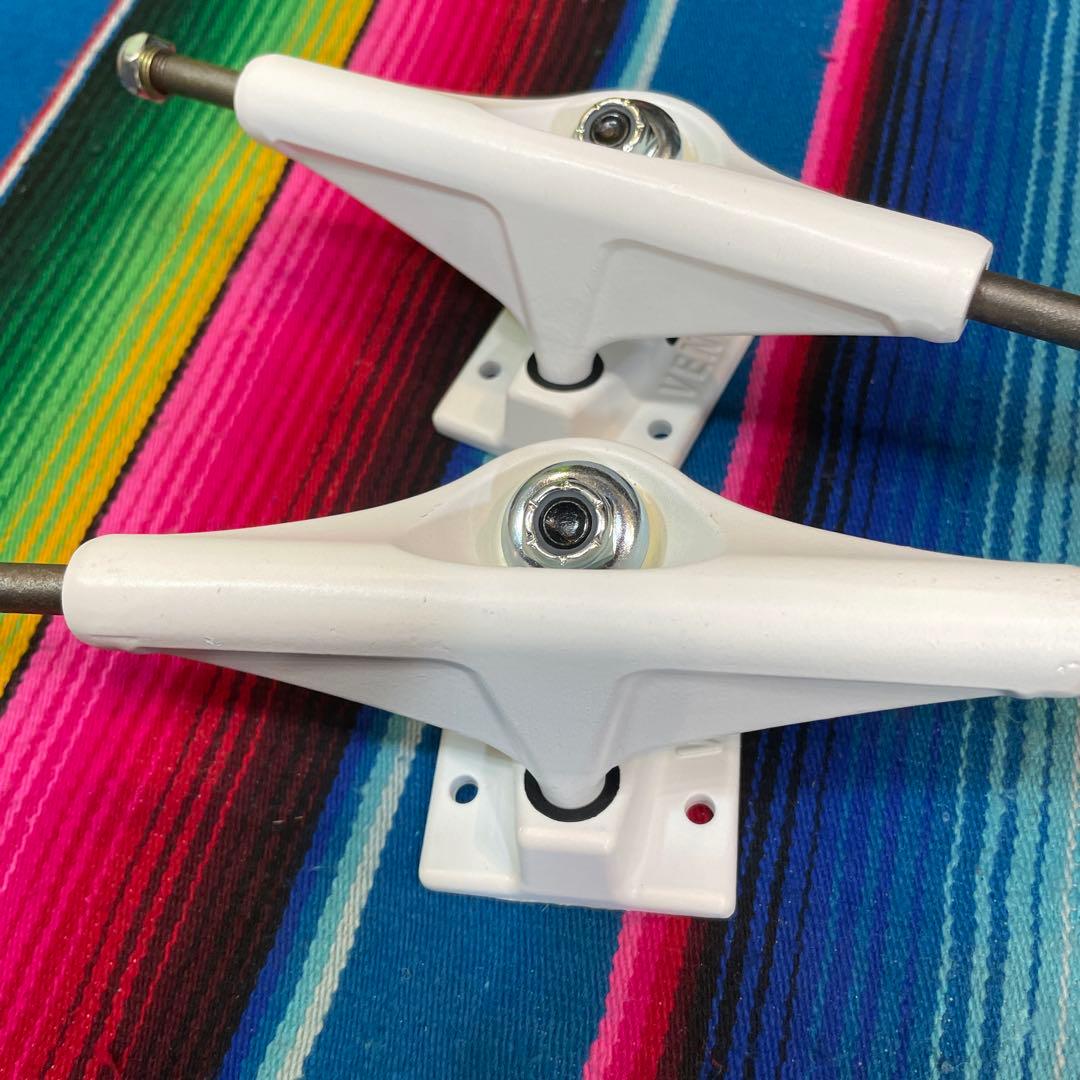 ベンチャー　ホワイト スケートボード トラック　5.6