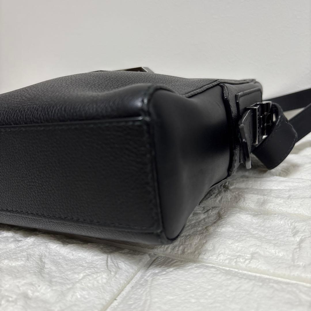 ▪️BVLGARI レザー　ショルダーバッグ　ブルガリバックル　BVCKLE 黒