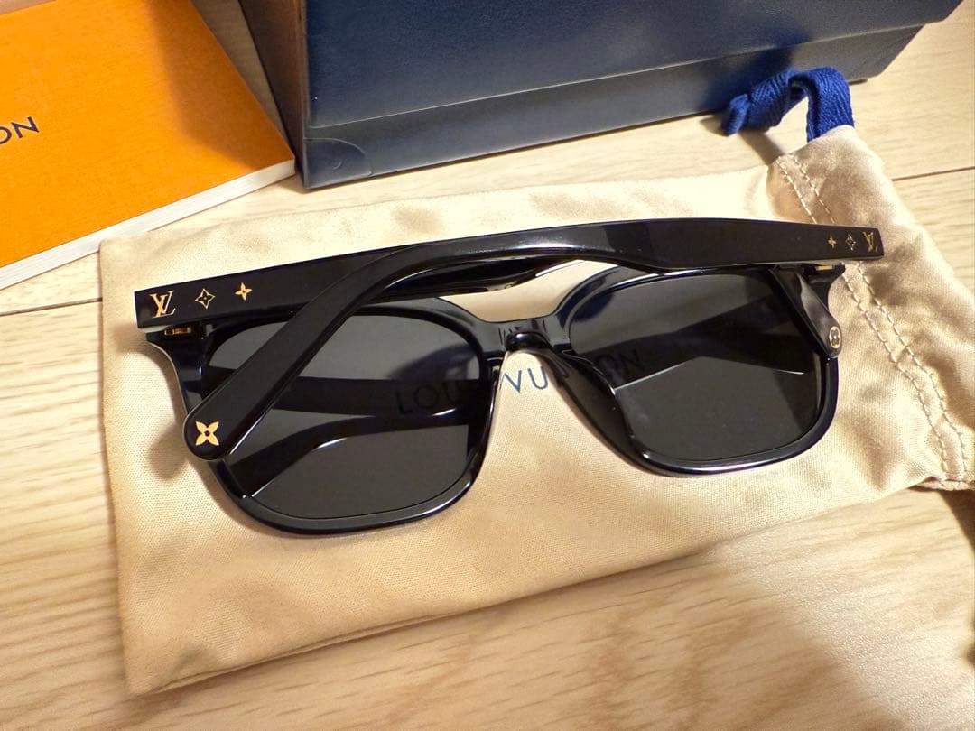 LOUIS VUITTON ブラックサングラス