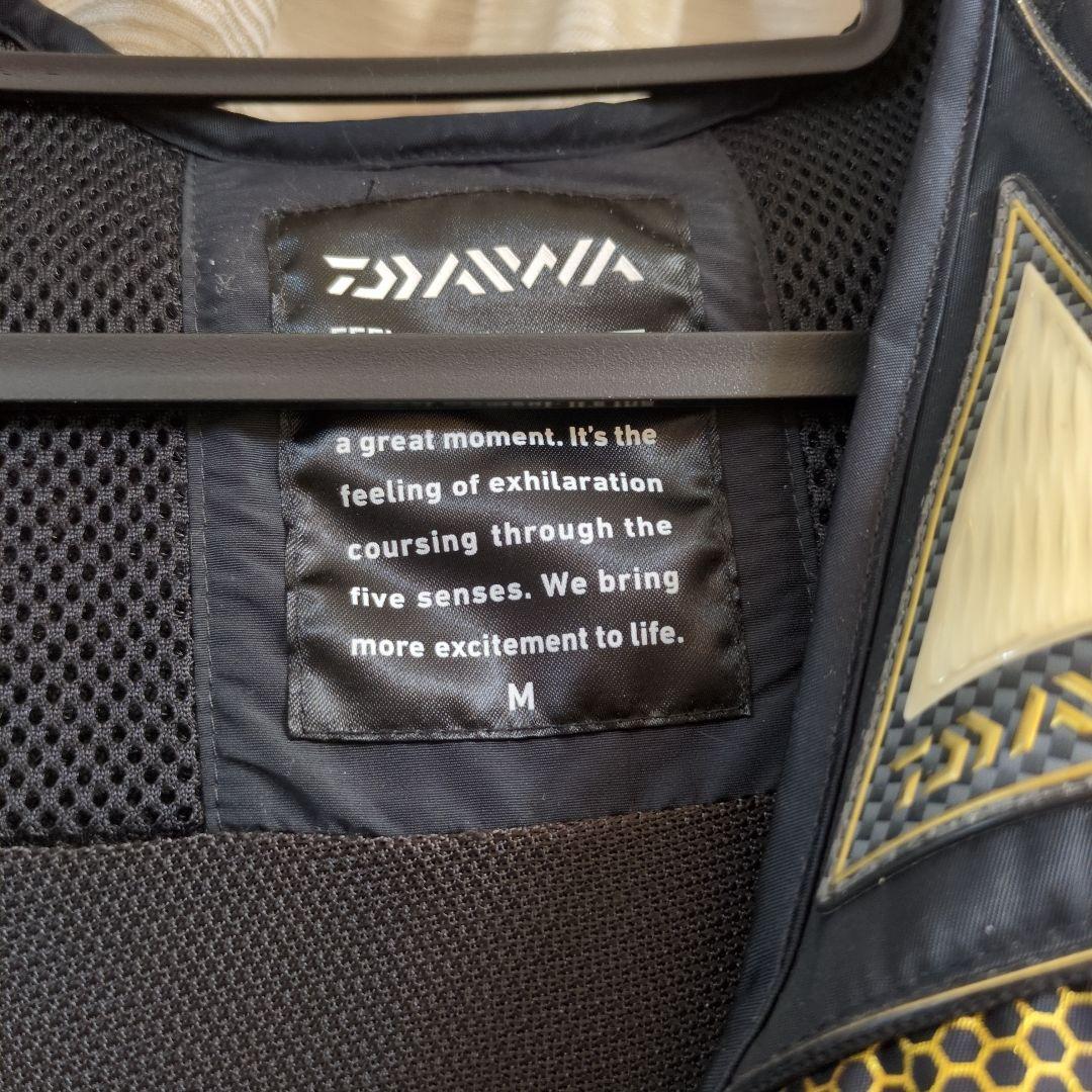 Daiwa Tournament ライフジャケットM 黒/金ダイワ　トーナメント