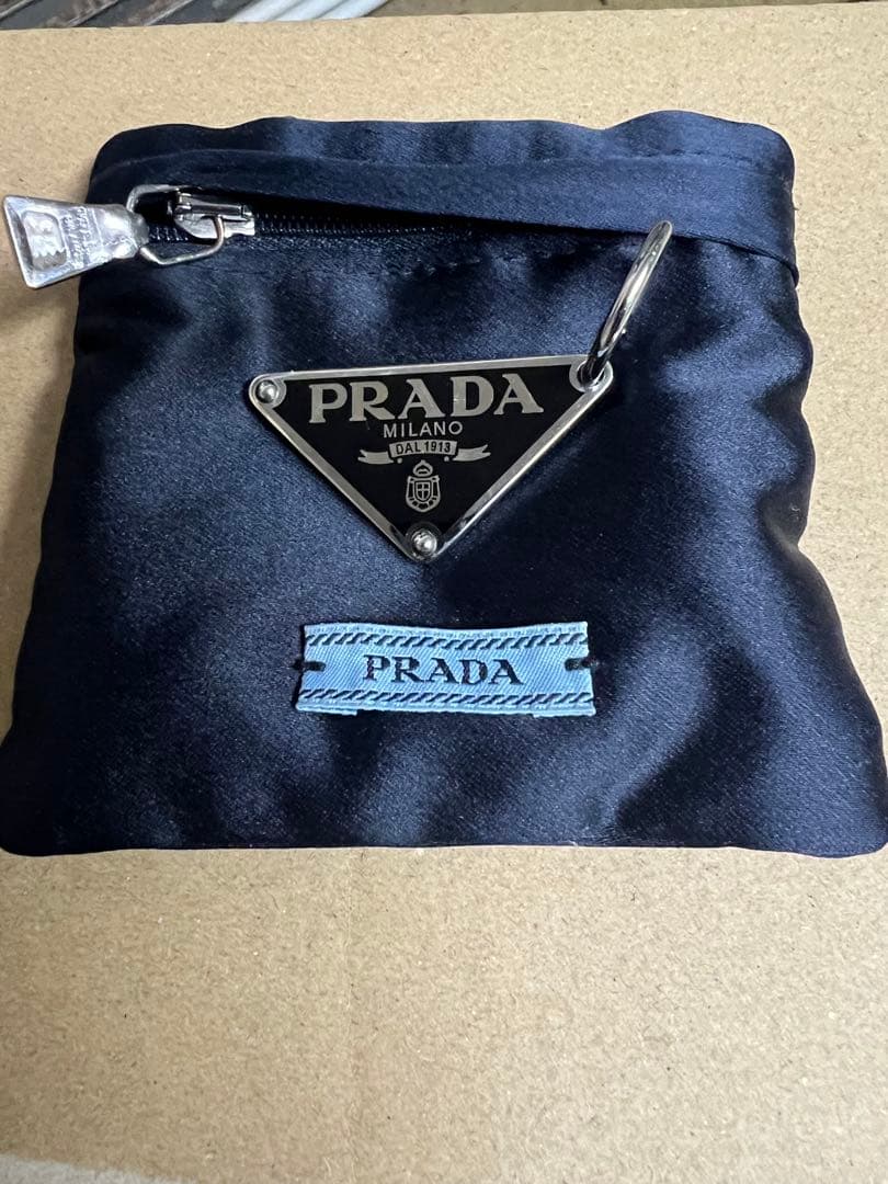 PRADA シングルピアス　トライアングル