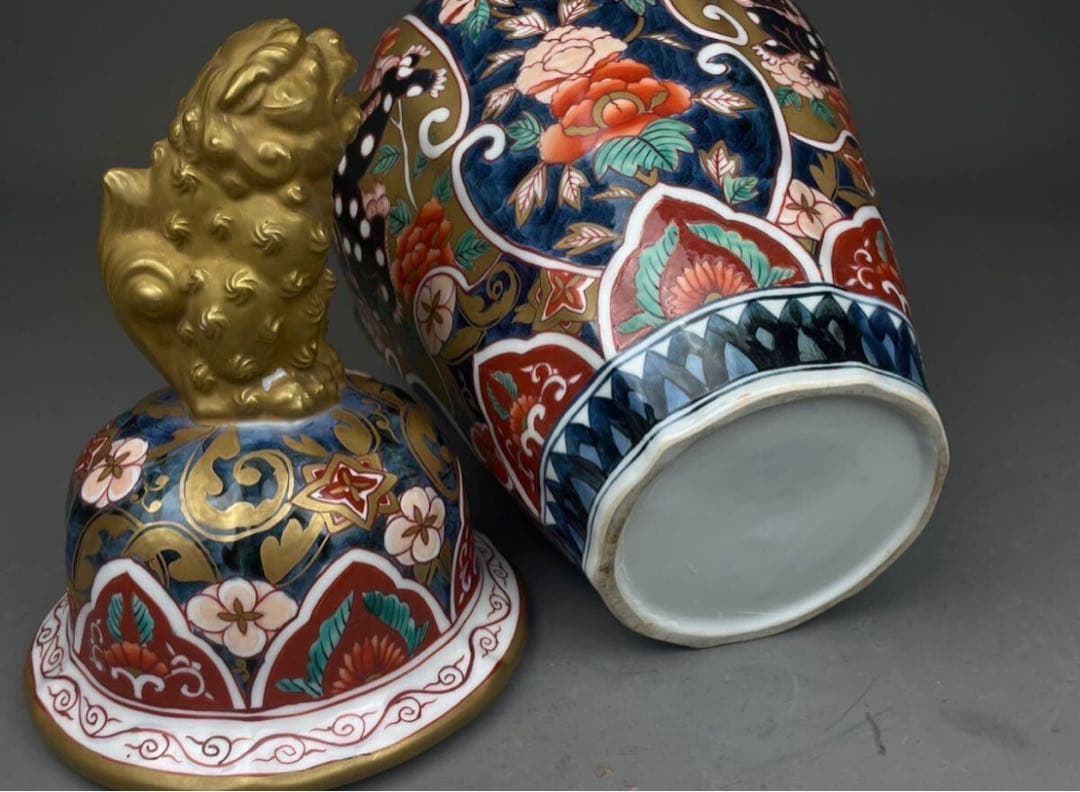 古伊万里 沈香壺 獅子摘 金彩色絵 牡丹獅子図 獅子鈕蓋付大壷 沈香壷