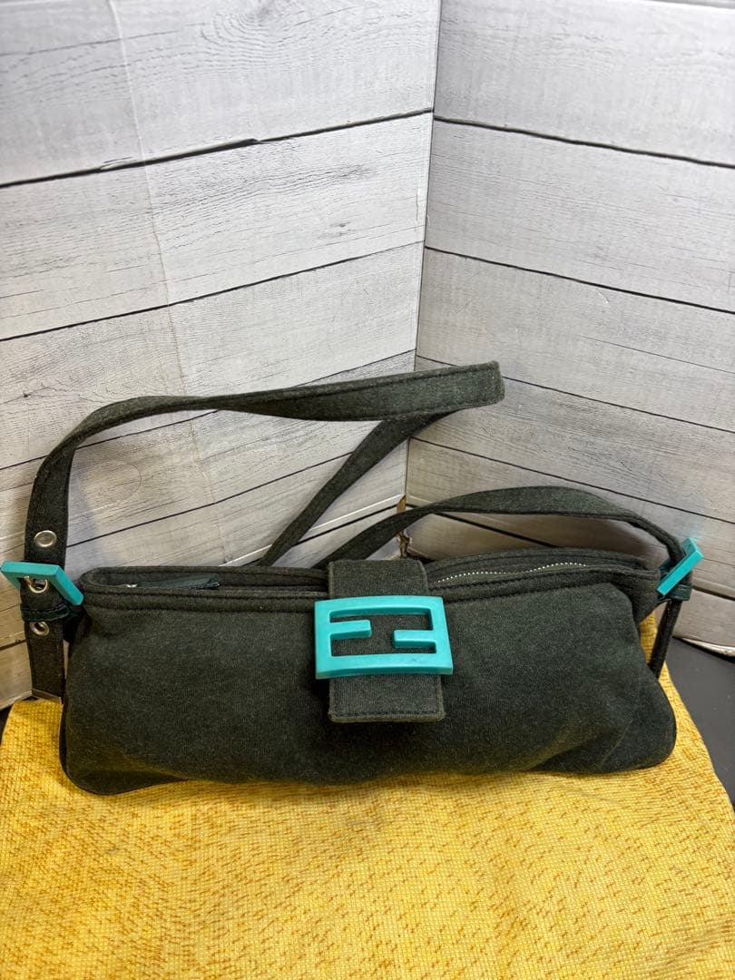 FENDI マンマバケットバッグ　グリーン