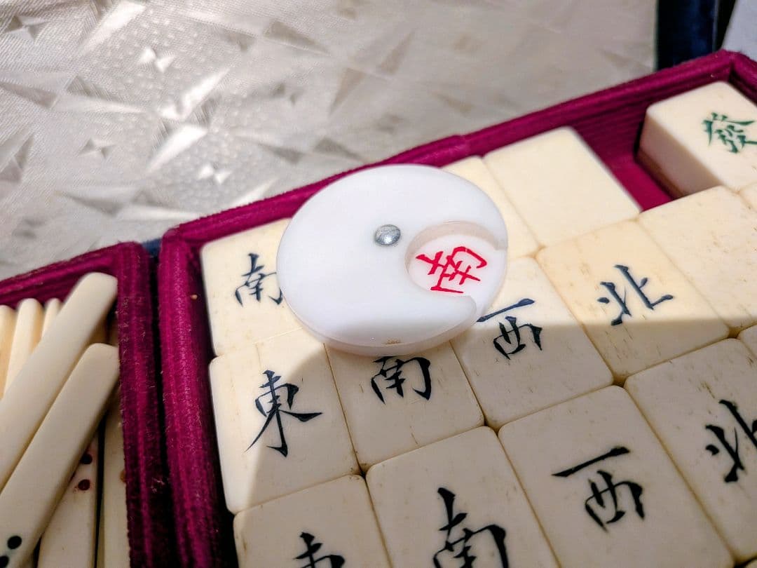 マージャン牌 戦中 手彫り麻雀牌 牛骨竹裏牌 希少牌 百塔 花牌 アリ溝 骨董