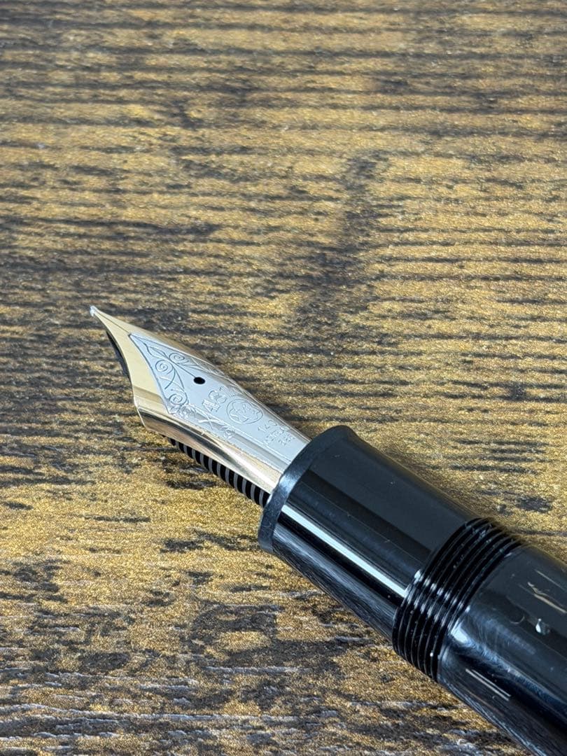 未使用に近い　149 14C 2段エボナイトペン芯　バイカラー　万年筆　F