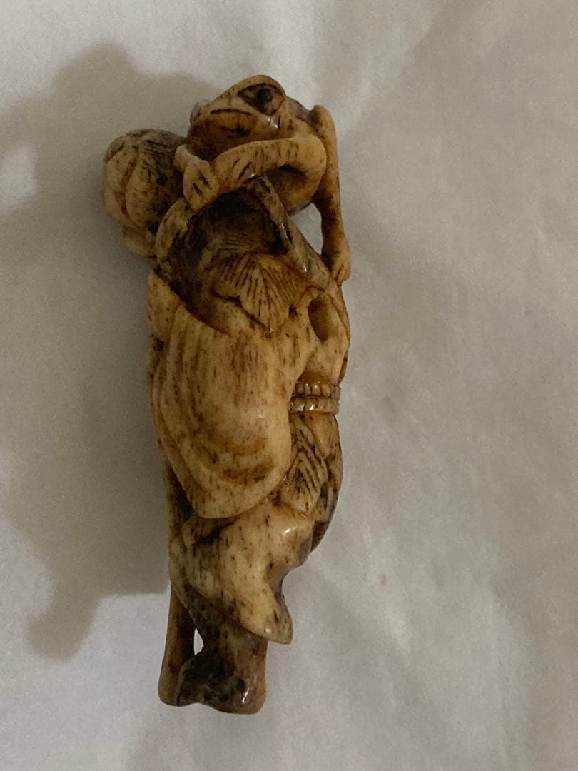 江戸期　提げ物 鹿角 蝦蟇仙人　古根付　高さ6.5cm