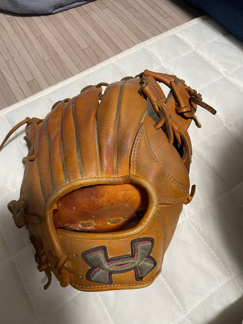 アンダーアーマー 内野手用軟式グローブ