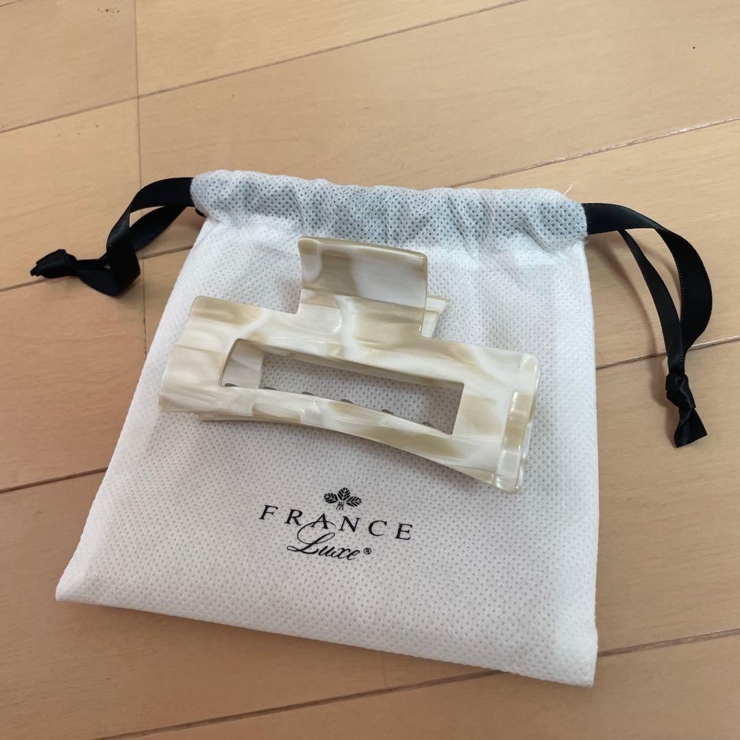 フランスラックス ラージカットアウトレクタングルジョー クリップ