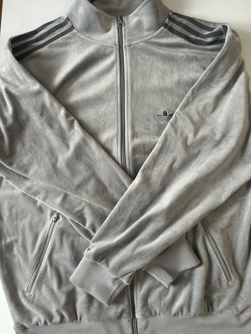 adidas グレー トラックジャケット