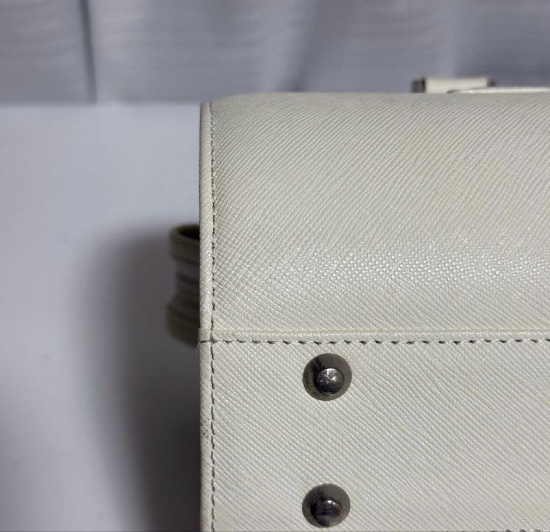 极美品 ホワイト 円筒形 ハンドバッグ