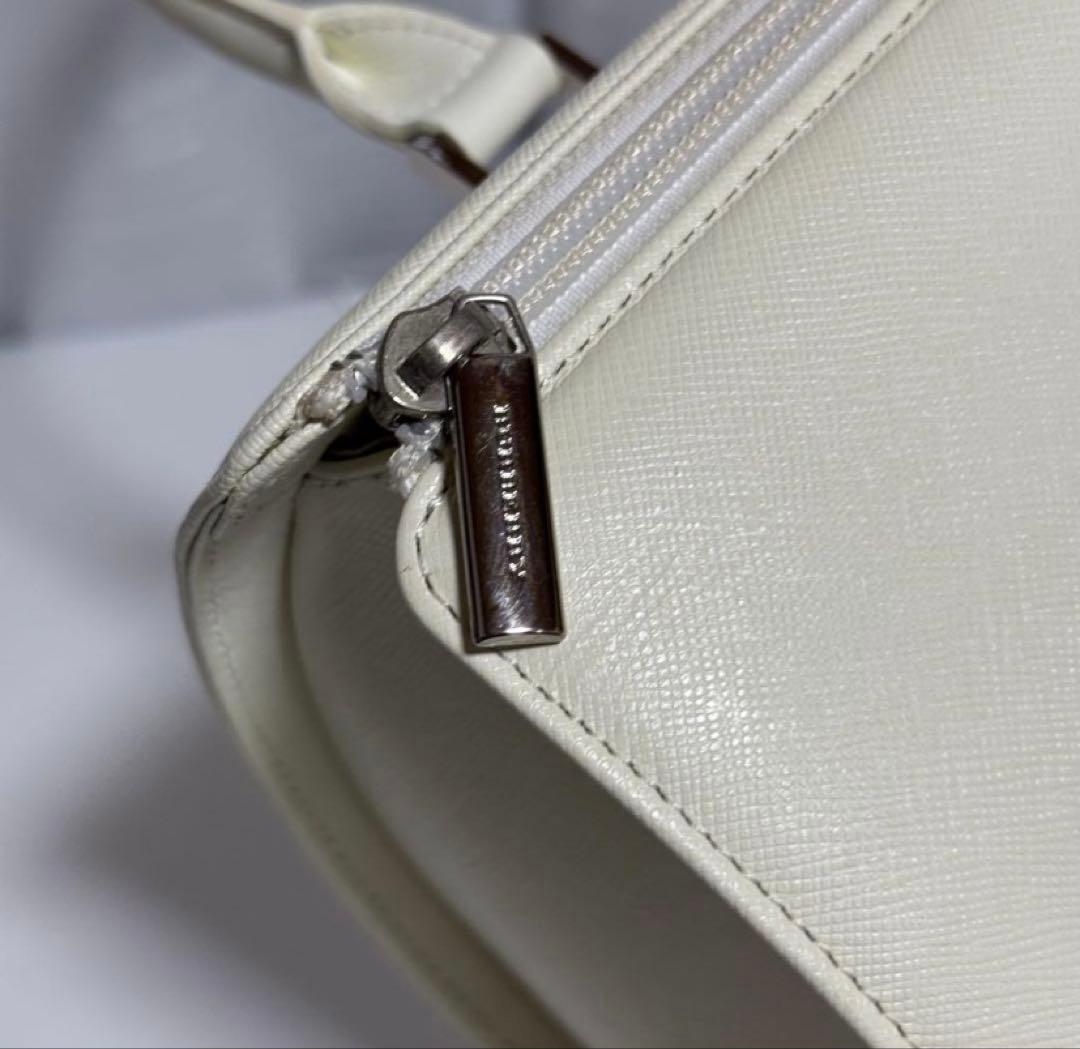 极美品 ホワイト 円筒形 ハンドバッグ