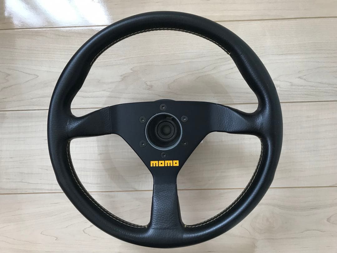 MOMO モモ　ベローチェ32センチステアリング