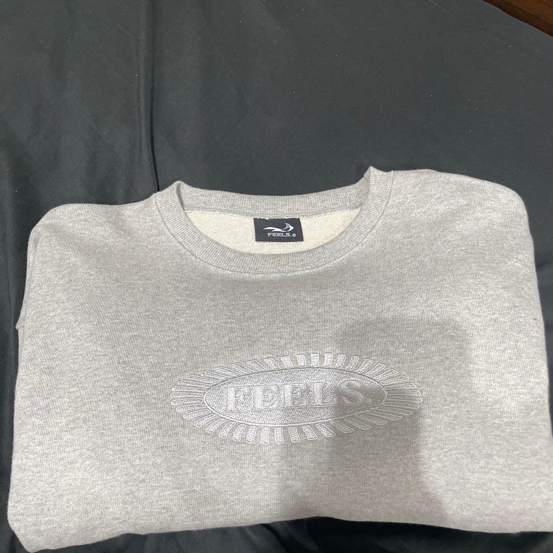 FEELS.CREWNECK SWEATSHIRT GRAY上杉柊平