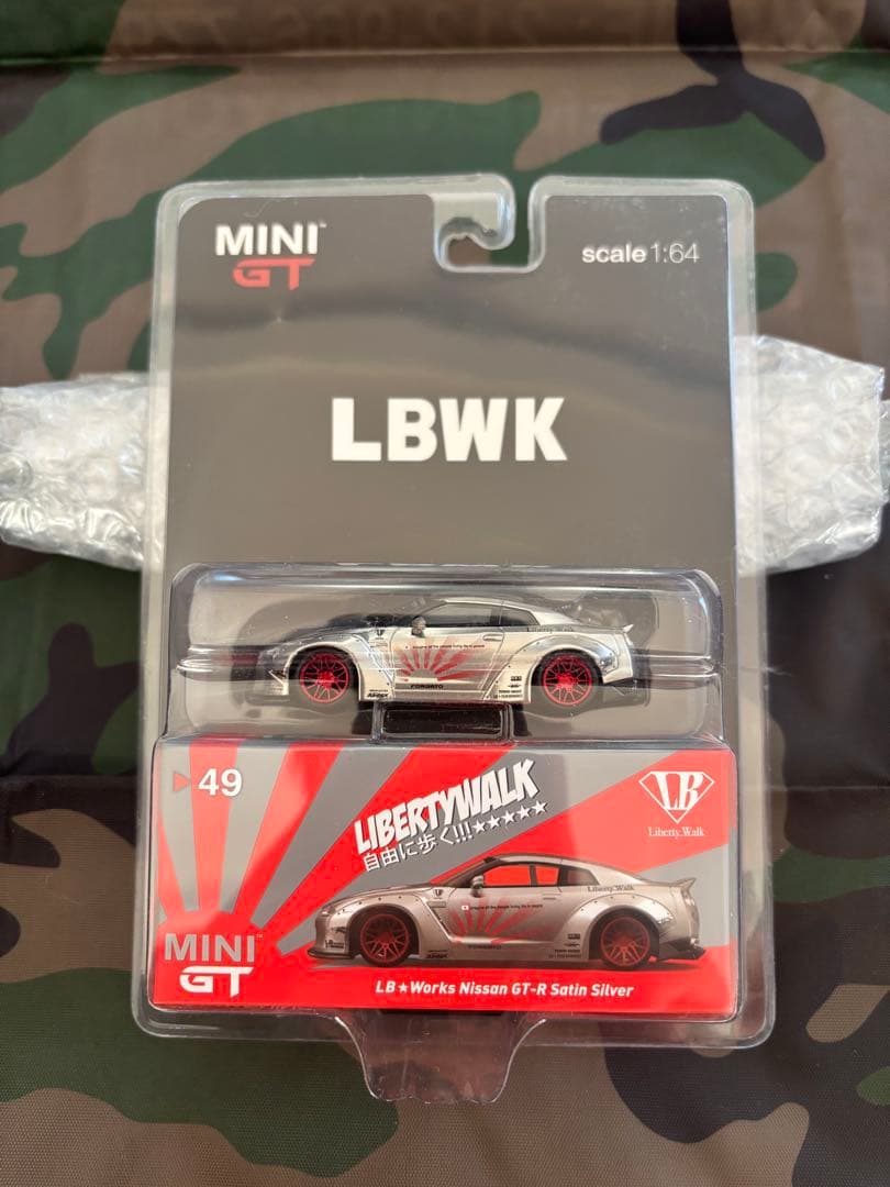 MiNiGT 49 LBWORKS Nissan GT-R サテンシルバー