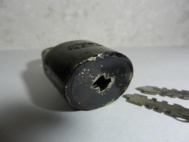 古い希少な鉄道?錠前その２（ボディーに「ＭＯＬＡ」の刻印）