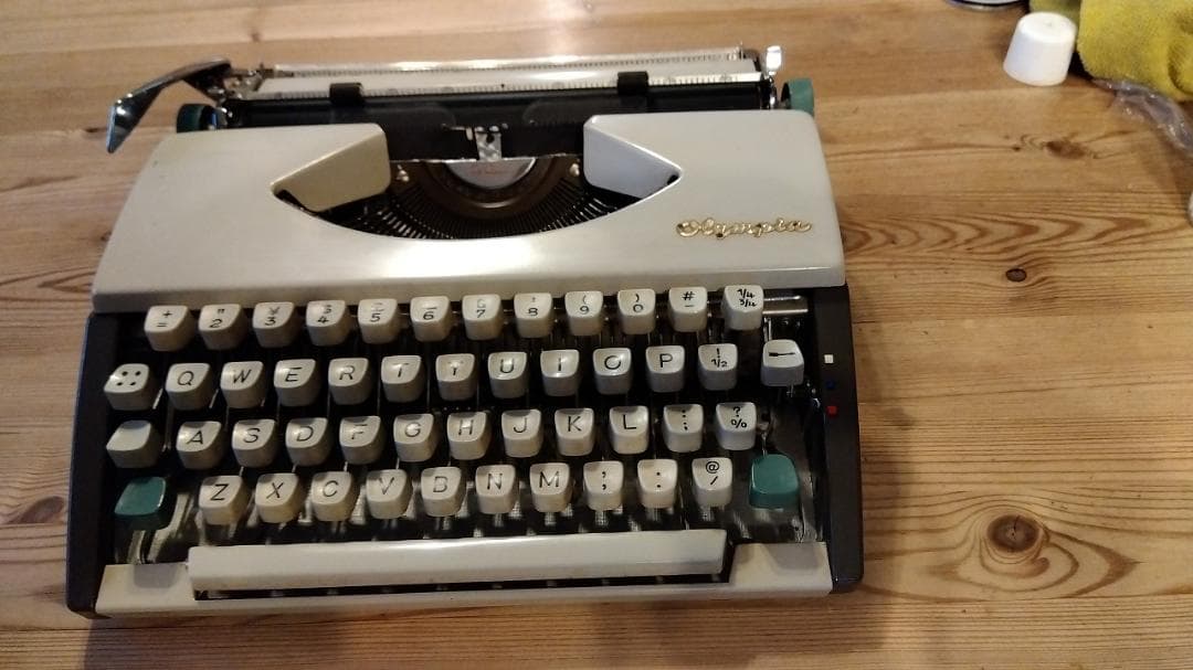 オリンピア　タイプライタ－