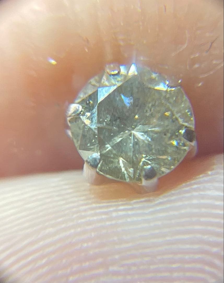 Pt900天然ダイヤモンドの片耳ピアス（5mm）