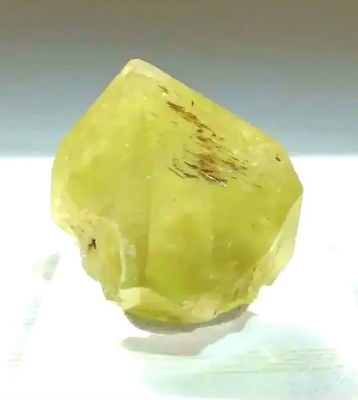 ブラジリアナイト　希少宝石鉱物標本