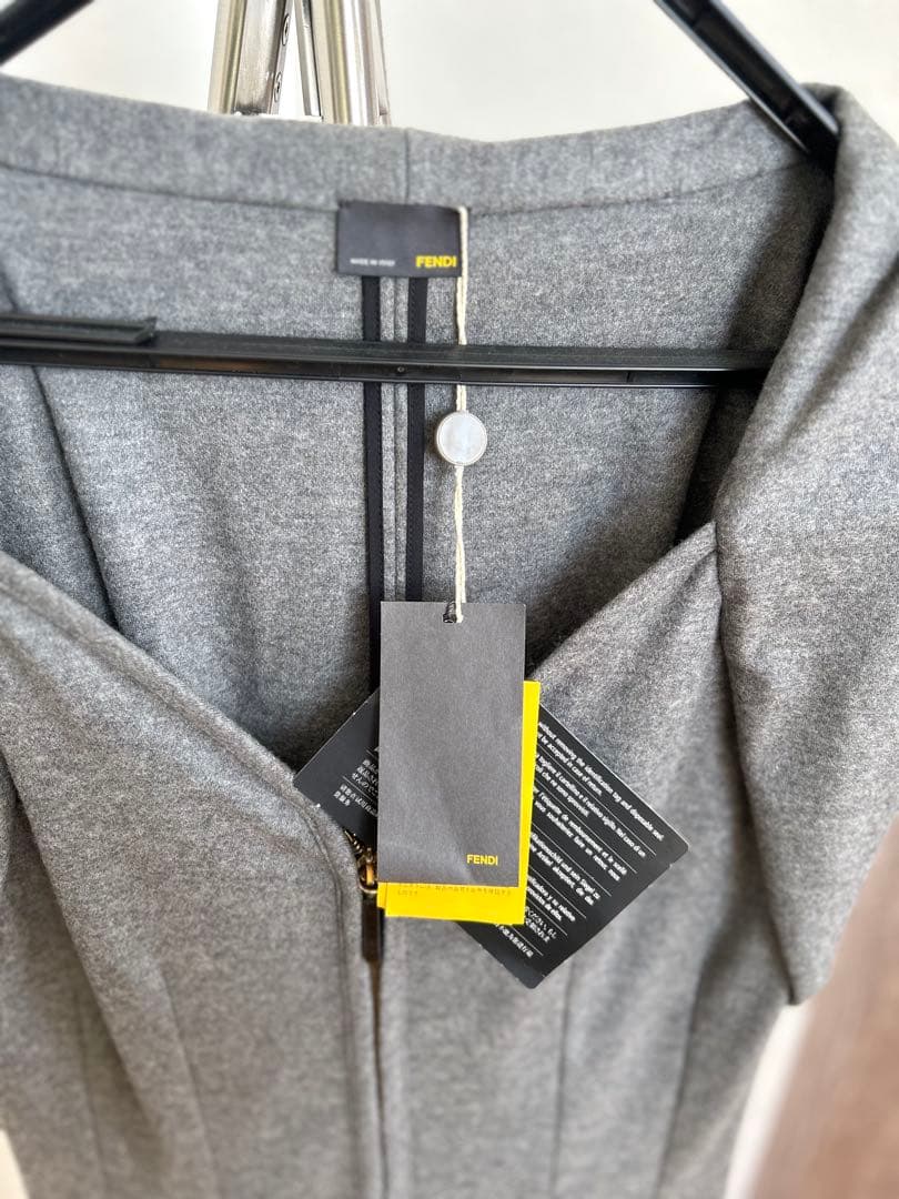 【新品未使用タグ付き】FENDI ワンピース　グレー