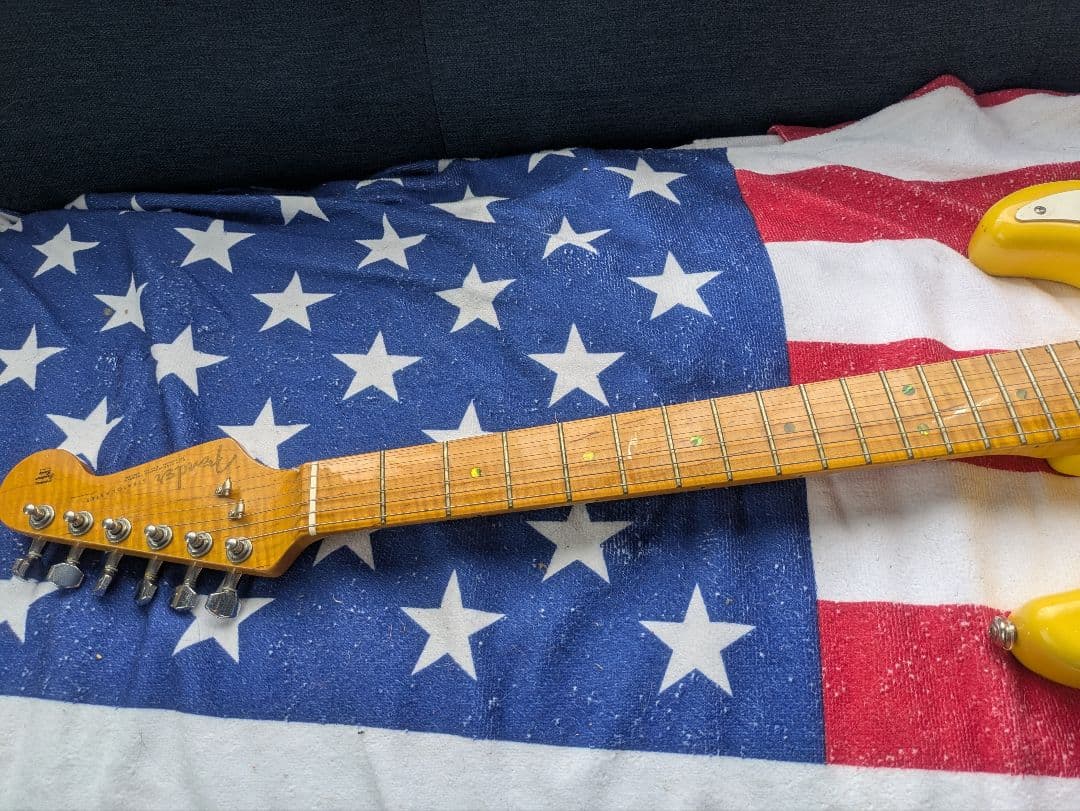 ストラトキャスタータイプ　 レースセンサー PU 搭載　ゴージャス仕様