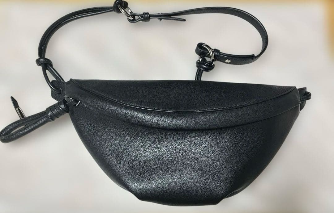 あしか TOV (トーヴ) BUFF BODY レザーボディバッグ