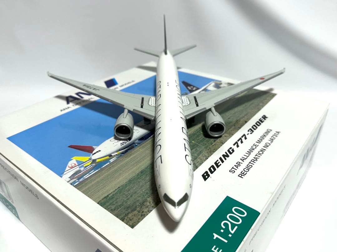全日空商事 1/200 ANA 777-300ER STAR ALLIANCE