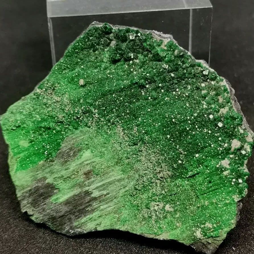 ウバロバイトガーネット　ロシア