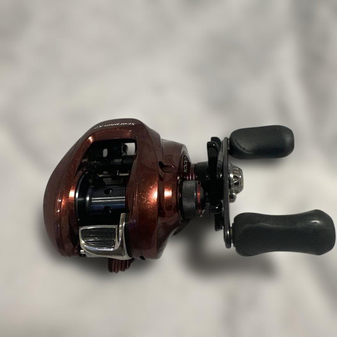 Scorpion XT ベイトリール 右ハンドル 6.4:1