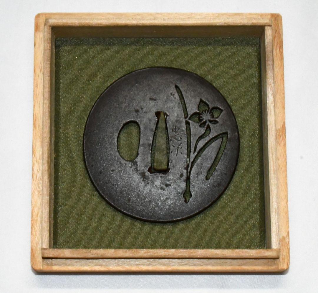 時代物　鍔　菖蒲透し鐔　銘忠次