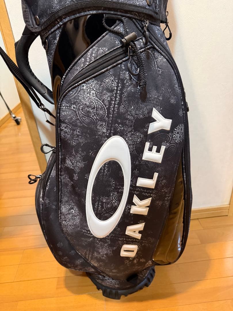 OAKLEY ペイズリー柄キャディバッグ