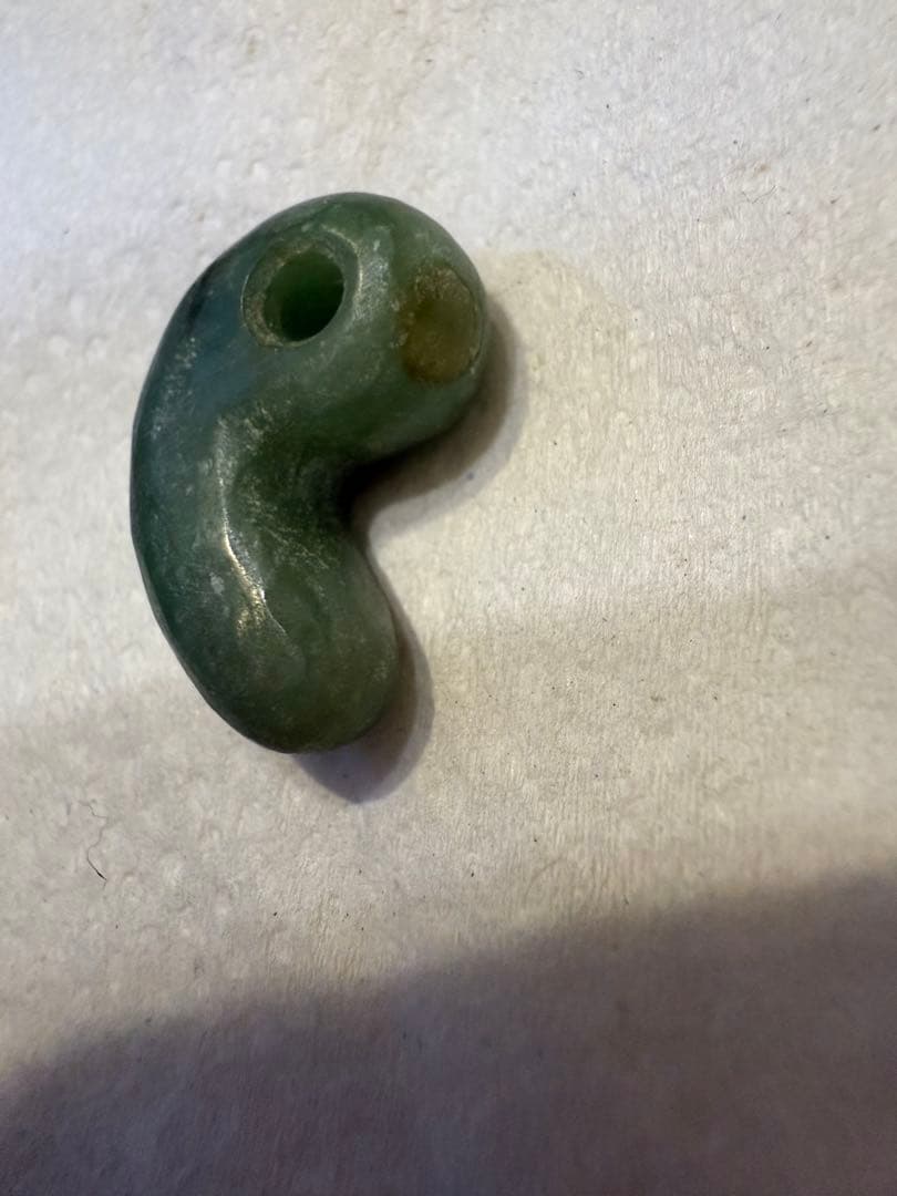 糸魚川産‼️勾玉‼️ご覧の通り説明不要の上クラス‼️青海の濃緑色ヒスイ‼️ロウカン‼️