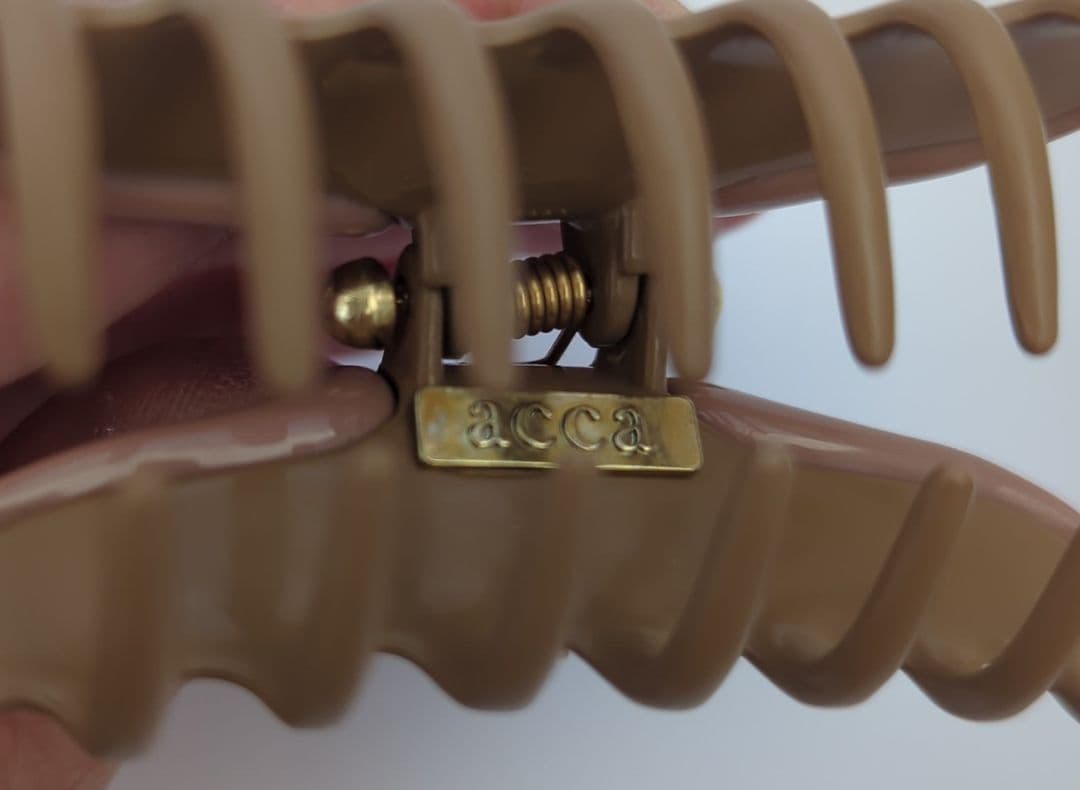 acca ヘアクリップ　Mサイズ　ピンクベージュ