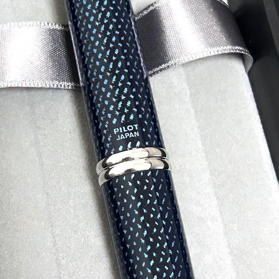 新品同様 パイロット キャップレス 万年筆 絣 かすり 18K 細字 F 紺