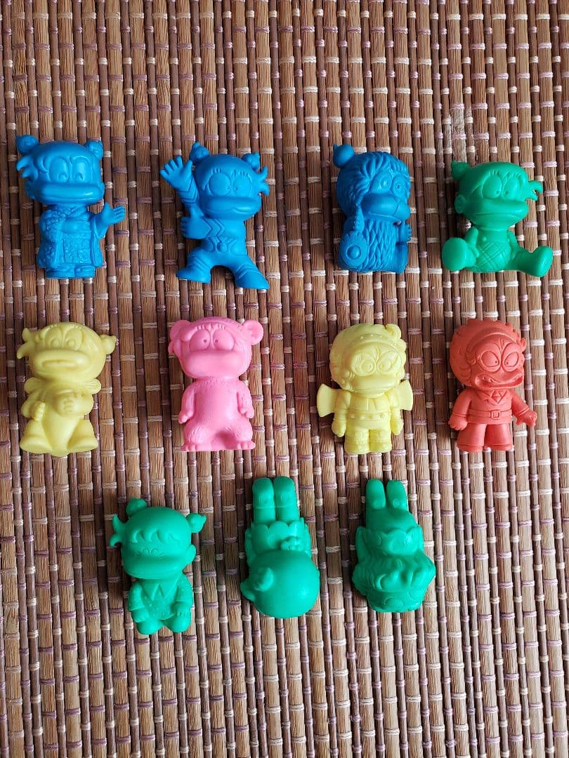 あさりちゃん消しゴム　ガシャポン　キャラクター　アラレちゃん　キン消し