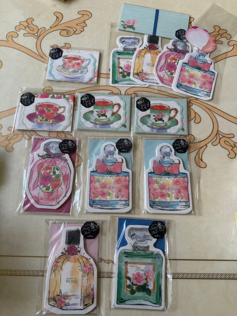 ホールマーク　香り　パフューム　香水瓶　紅茶　メモ　ダイカットメモ