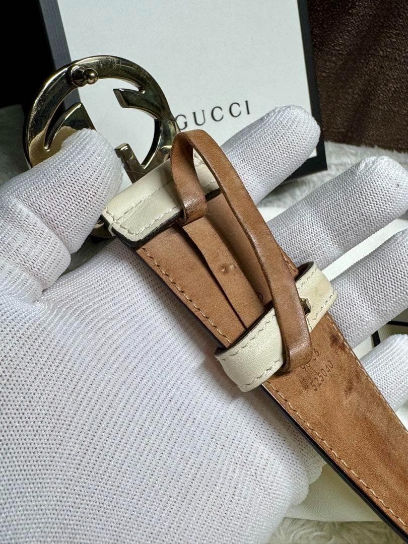 GUCCI ホワイトレザー GGロゴバックルベルト