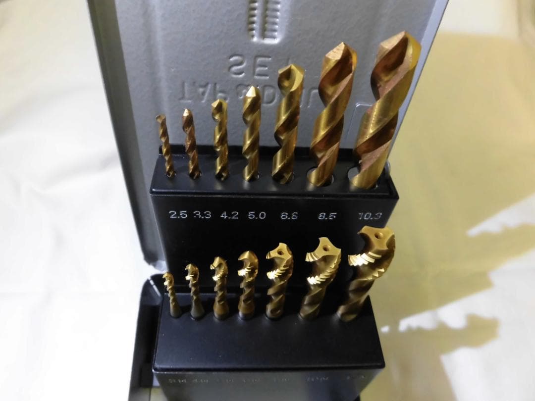 ナチ　タップＭ３～Ｍ１２とドリルセット