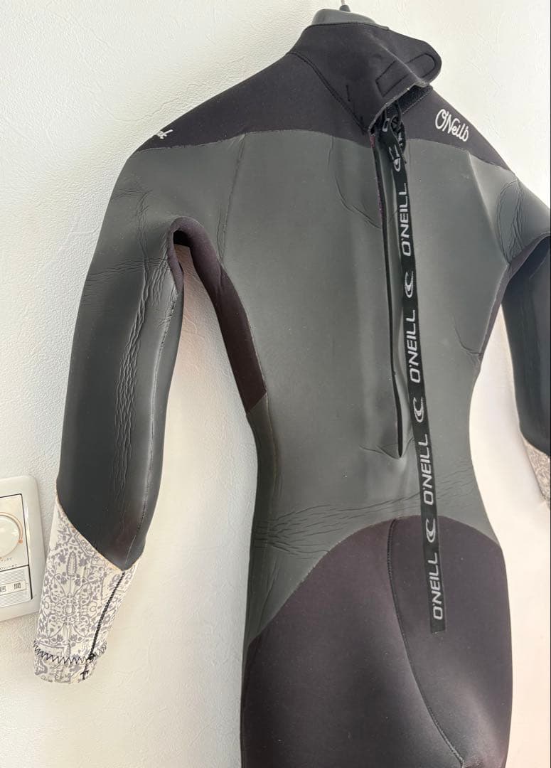 O'NEILL セミドライ バックジップ 5×3 mm MSサイズ