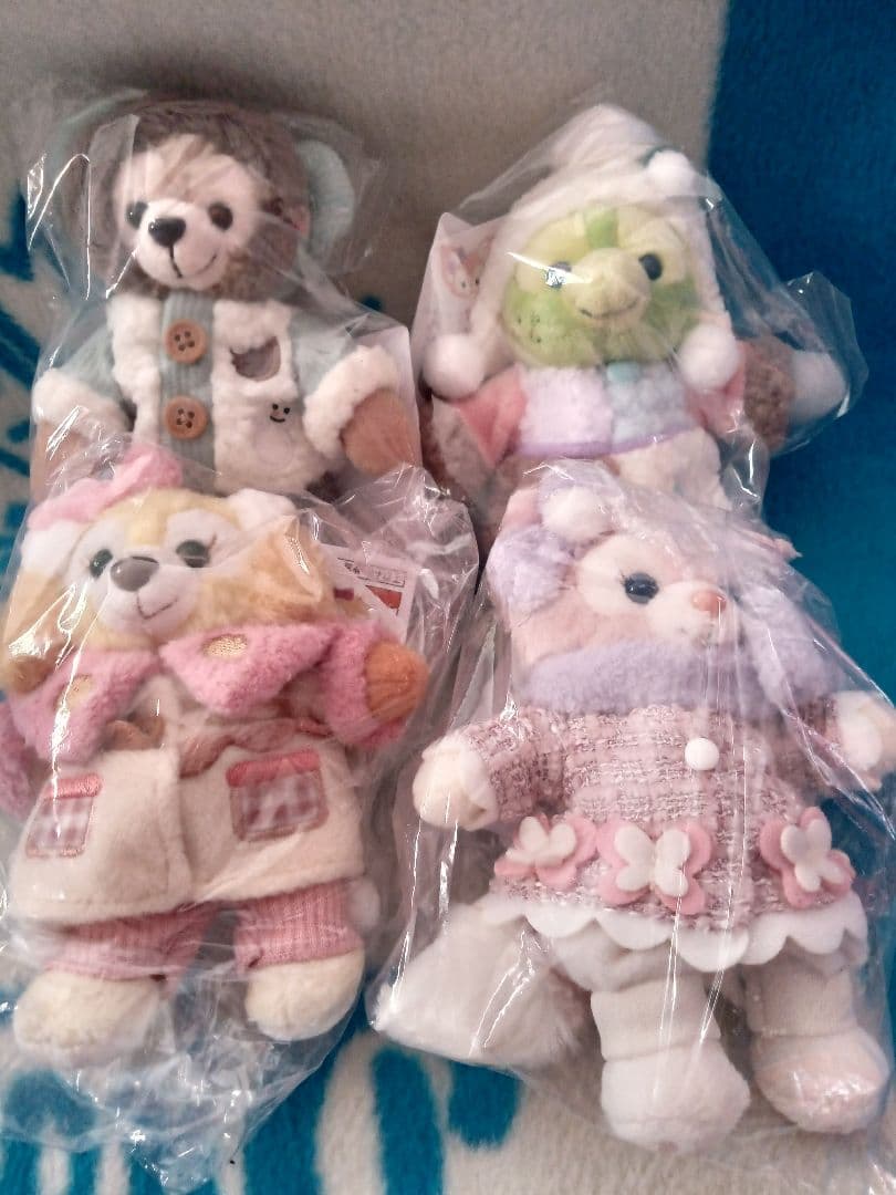 ダッフィー＆フレンズ　シークレットオブスノーウィーディー　ぬいぐるみバッジ