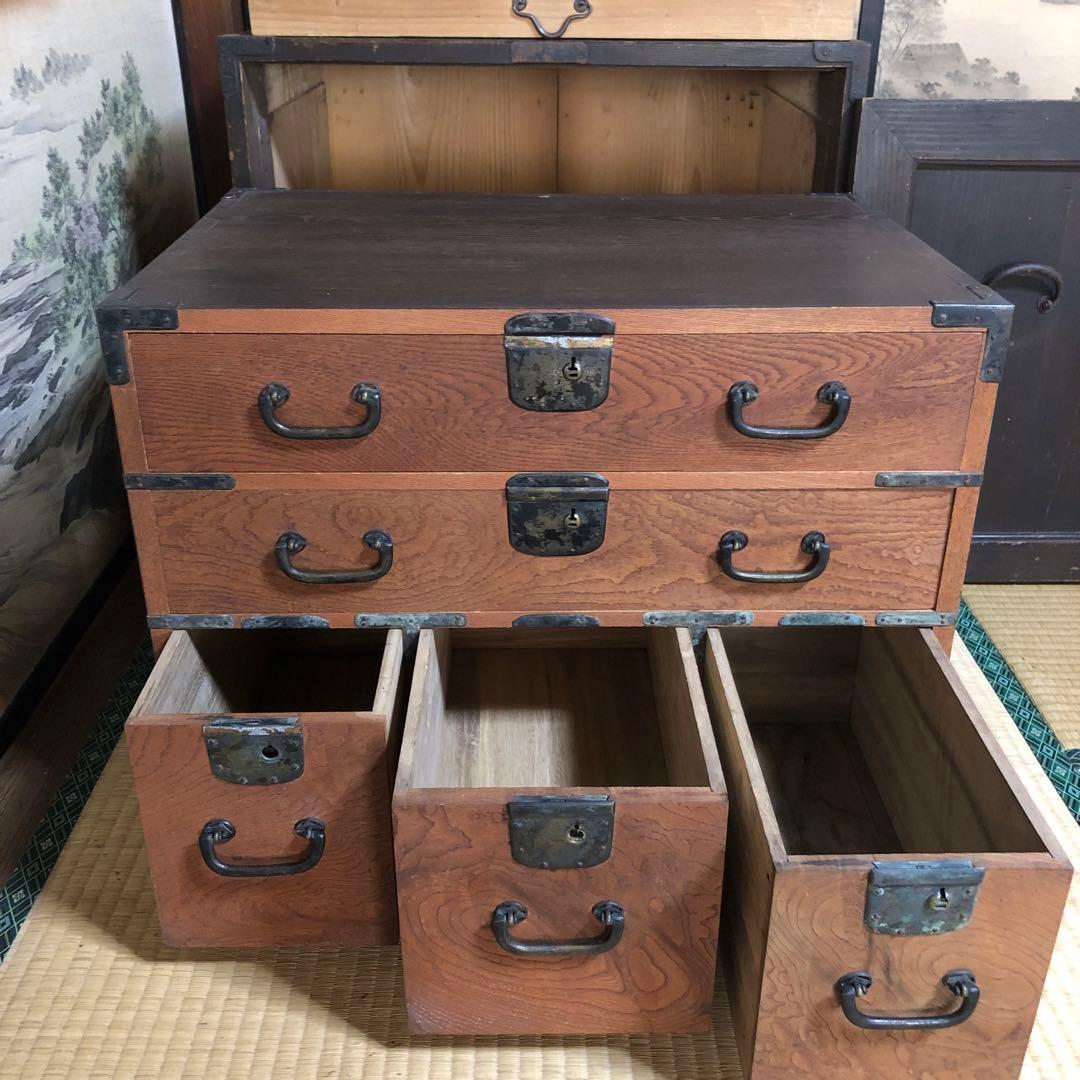 蔵の中にあった上手の船箪笥外箱付き