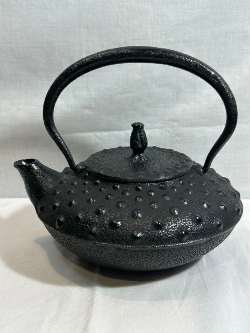 未使用品　南部伝統工芸品　南部匠銘　中アラレ　南部鉄瓶　南部鉄器　鉄瓶