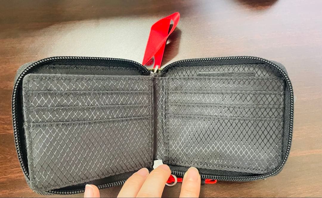 仮面ライダー ジッパー付き二つ折り財布