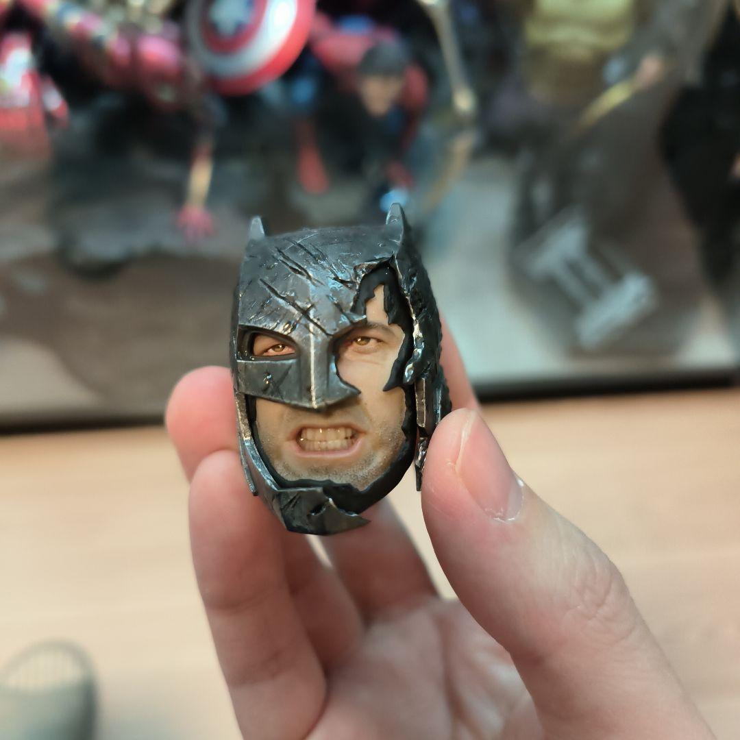 アーマードバットマン 1/6スケール フィギュア　ホットトイズ バトル ダメージ