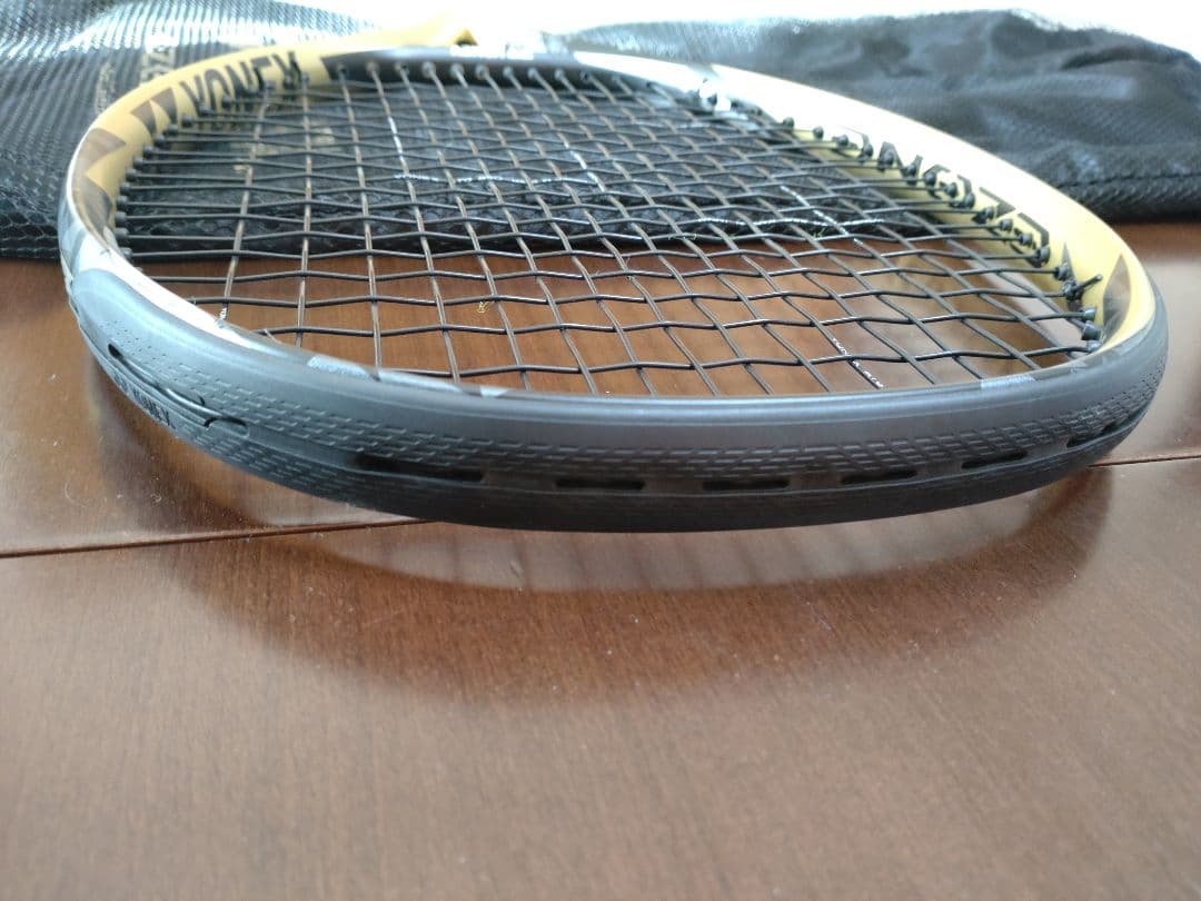 テニスラケット　YONEX　ezone 大坂なおみモデル