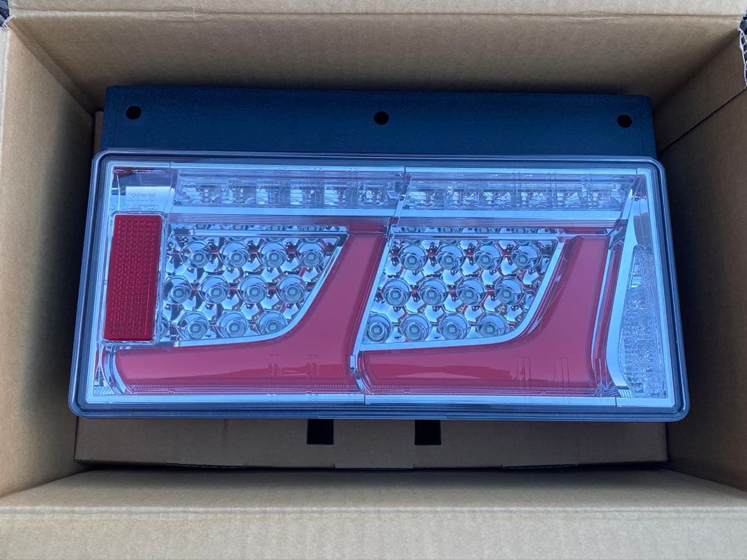 KOITO製LEDリアコンビネーションランプ シーケンシャルターンシグナル×2