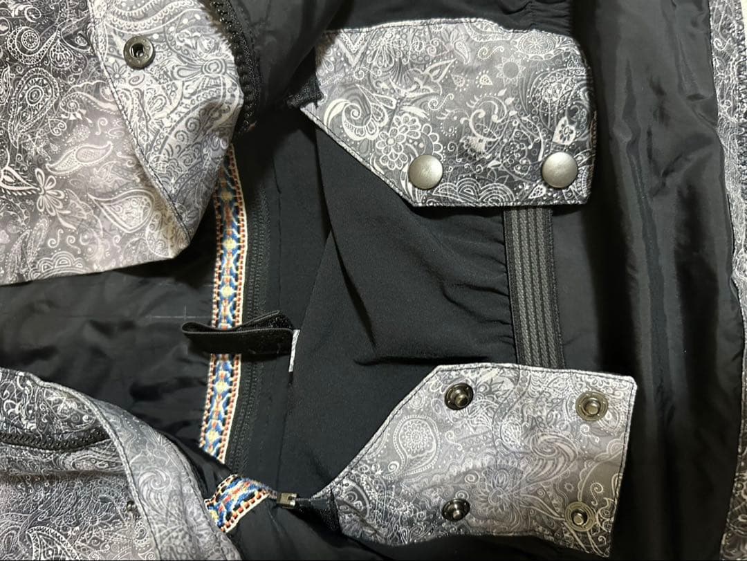 ペイズリー柄スノーボードウェア（女性用）