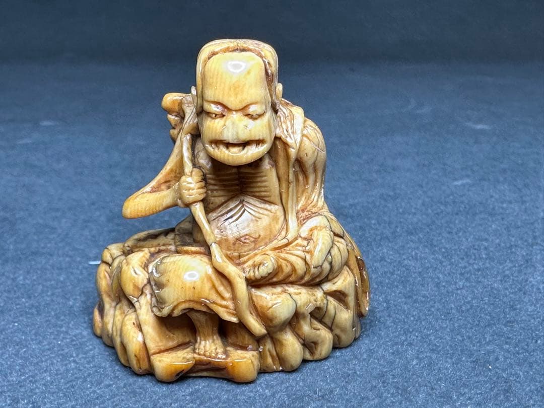 極上　根付　天然素材　アンティーク　骨董　飾り物　古美術品　 置物　細密細工