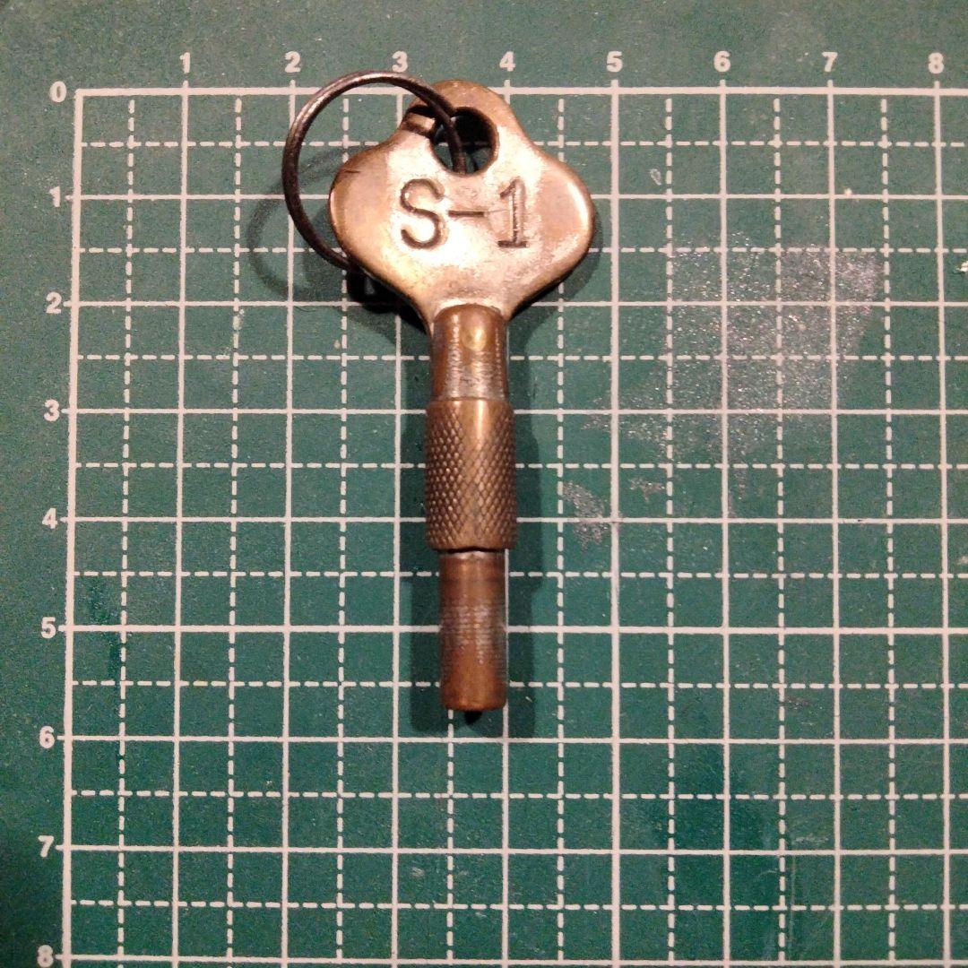 アンシア 鉄道 部品 廃品 鍵 iwata製 ラッチキー 忍び錠 笛 国鉄