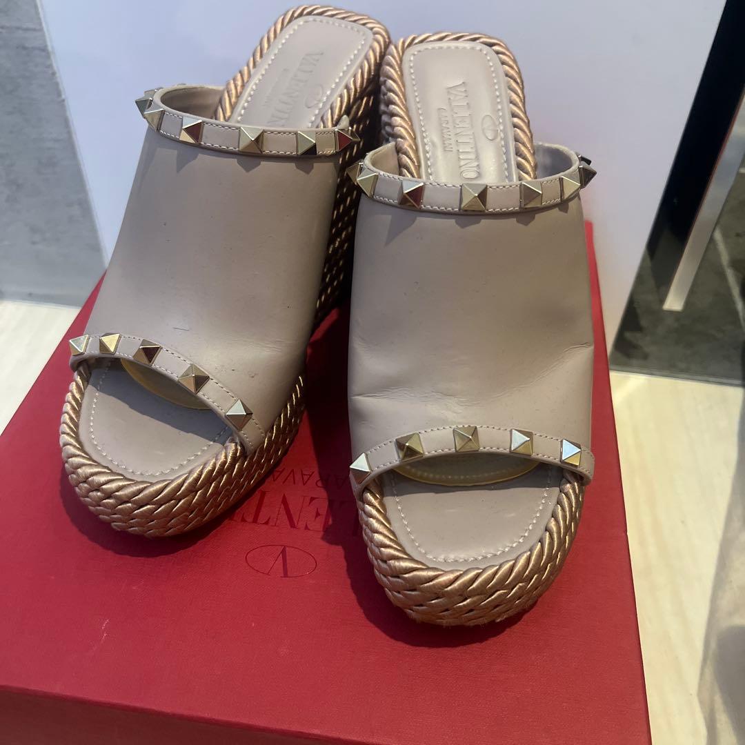 バレンティノ　ヴァレンティノ　スタッズ付きオープントゥウェッジサンダル　37